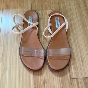 Flat Steve Madden sandals. Size 7.5